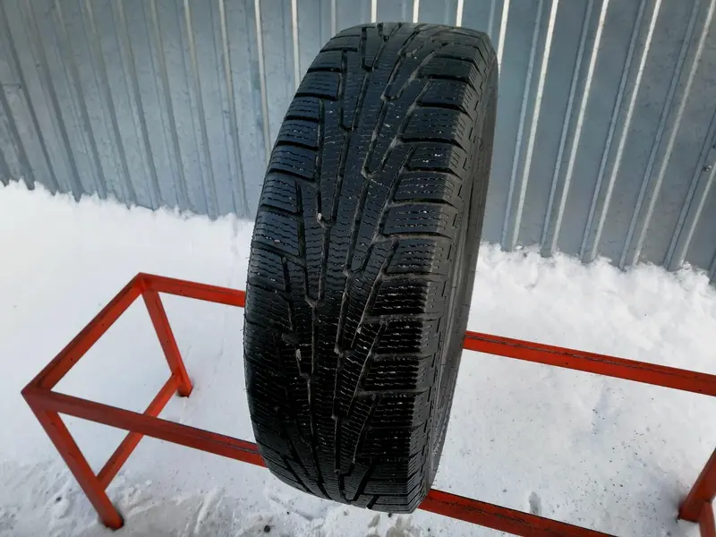 Б/у шина 225/65 R17 Nokian Hakkapeliitta R SUV