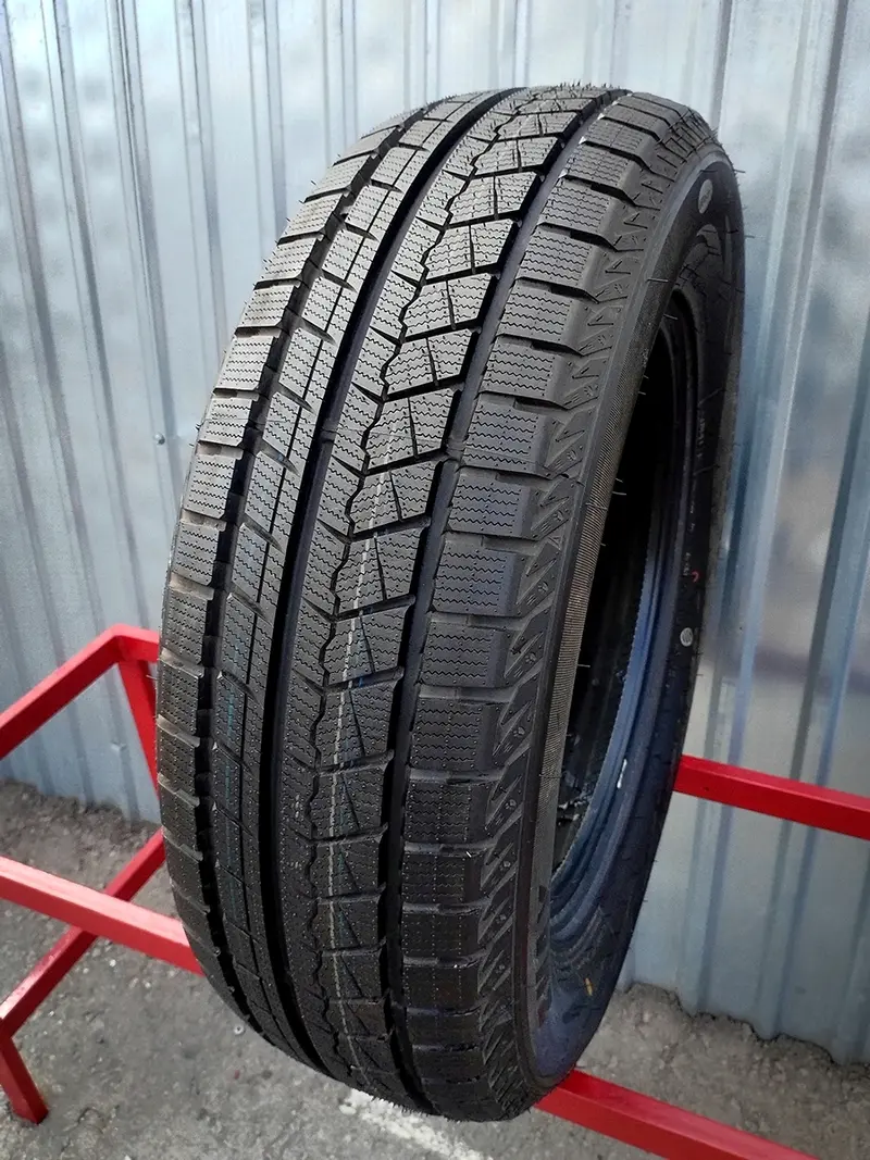 Новая шина 225/65 R17 ZMAX Icepioneer 868
