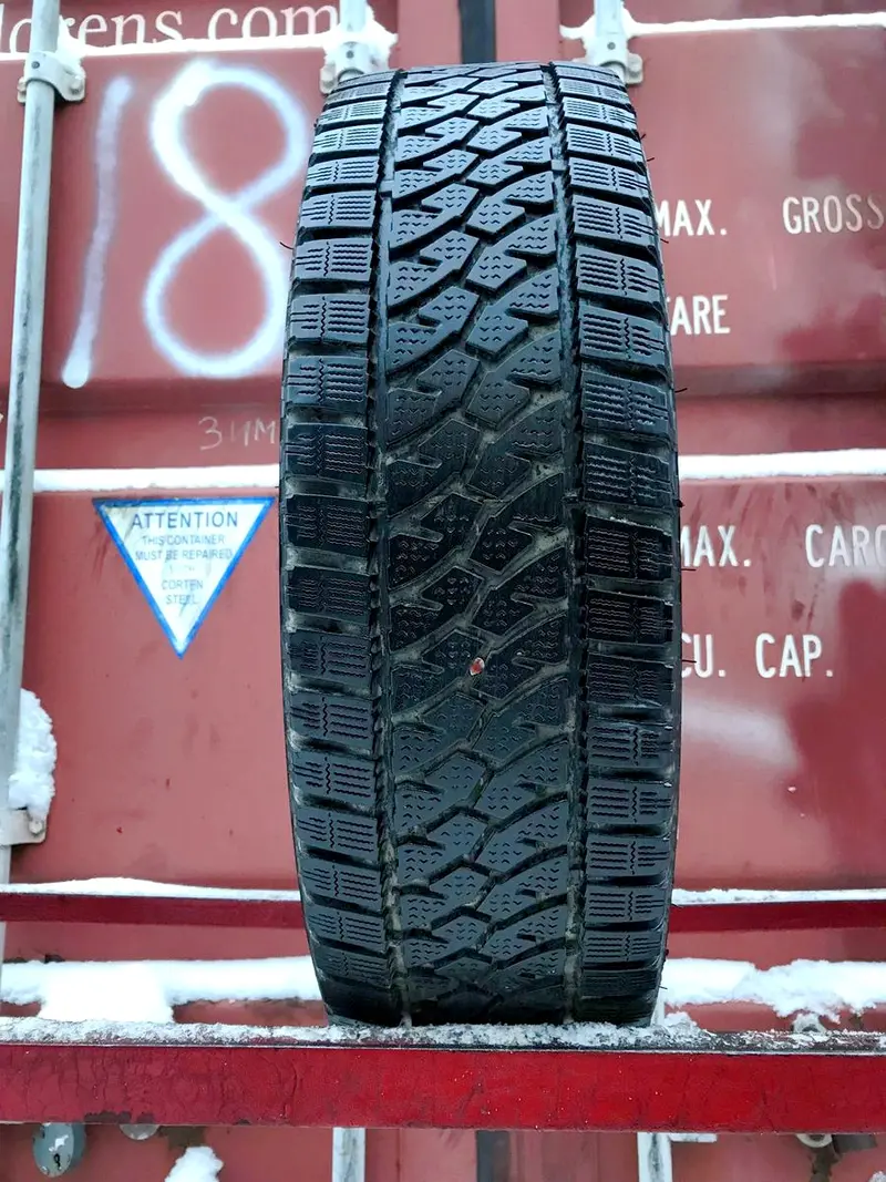 Б/у шина 225/70 R15C Bridgestone Blizzak W810