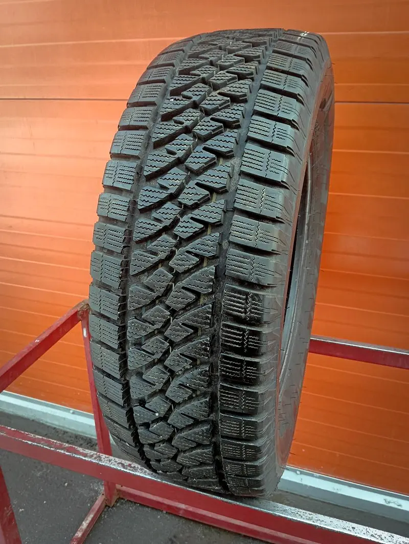 Б/у шина 225/70 R15C Bridgestone Blizzak W810