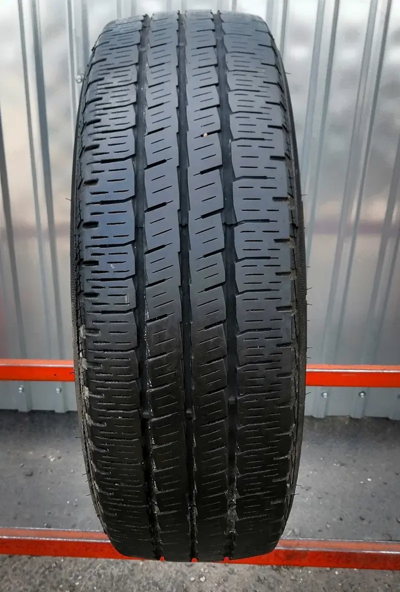 Б/у шина 225/70 R15C Pirelli Chrono Four Seasons