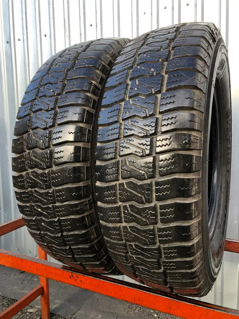 Пара б/у шин 225/70 R15C Pirelli Citynet Winter Plus