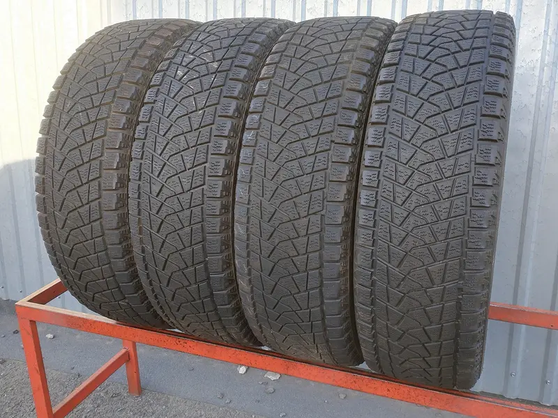 Комплект б/у шин 225/70 R17 Bridgestone Blizzak DM-Z3