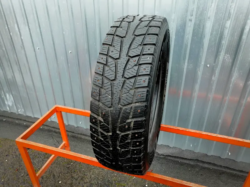 Б/у шина 225/75 R16C Hankook Winter i Cept LV RW12