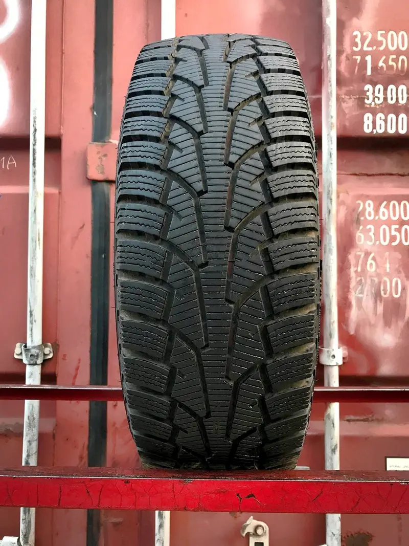 Б/у шина 225/75 R16C Nokian Hakkapeliitta CR Cargo