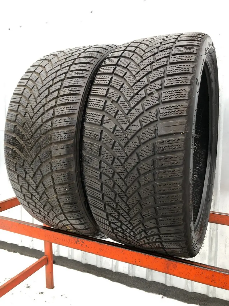 Пара б/у шин 235/35 R19 Bridgestone Blizzak LM-005