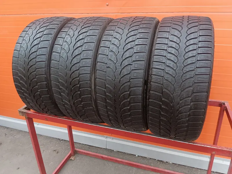 Комплект б/у шин 235/35 R19 Bridgestone Blizzak LM32