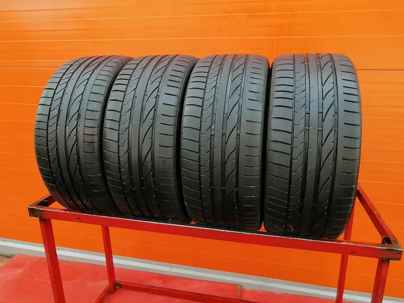 Комплект б/у шин 235/35 R19 Bridgestone Potenza RE 050A