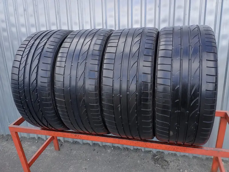 Комплект б/у шин 235/35 R19 Bridgestone Potenza RE 050A, фото 1