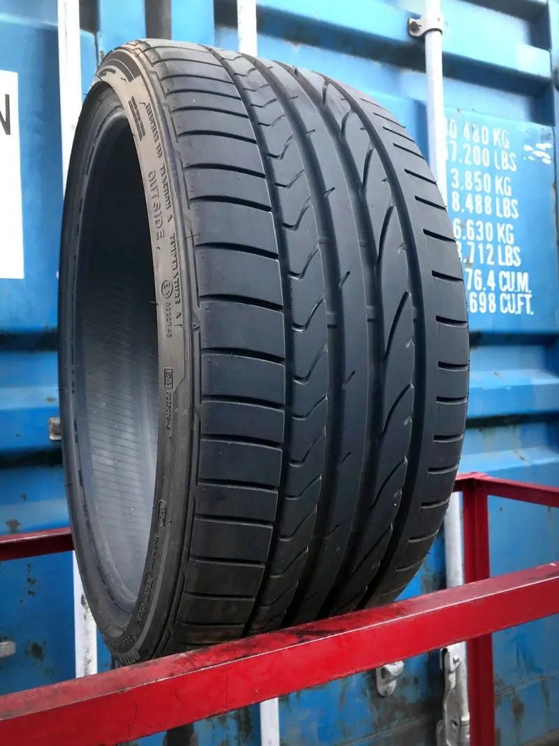 Б/у шина 235/35 R19 Bridgestone Potenza RE 050A, фото 1