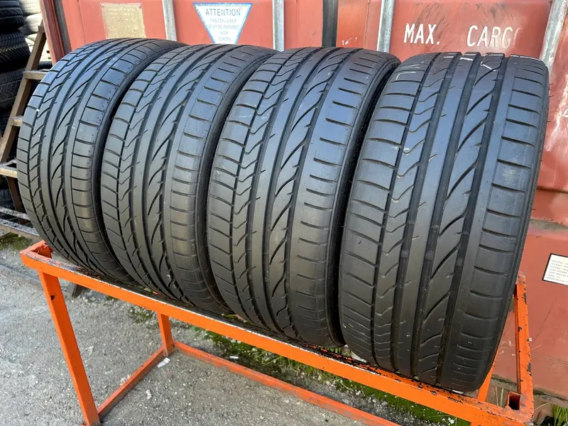 Комплект б/у шин 235/35 R19 Bridgestone Potenza RE 050A