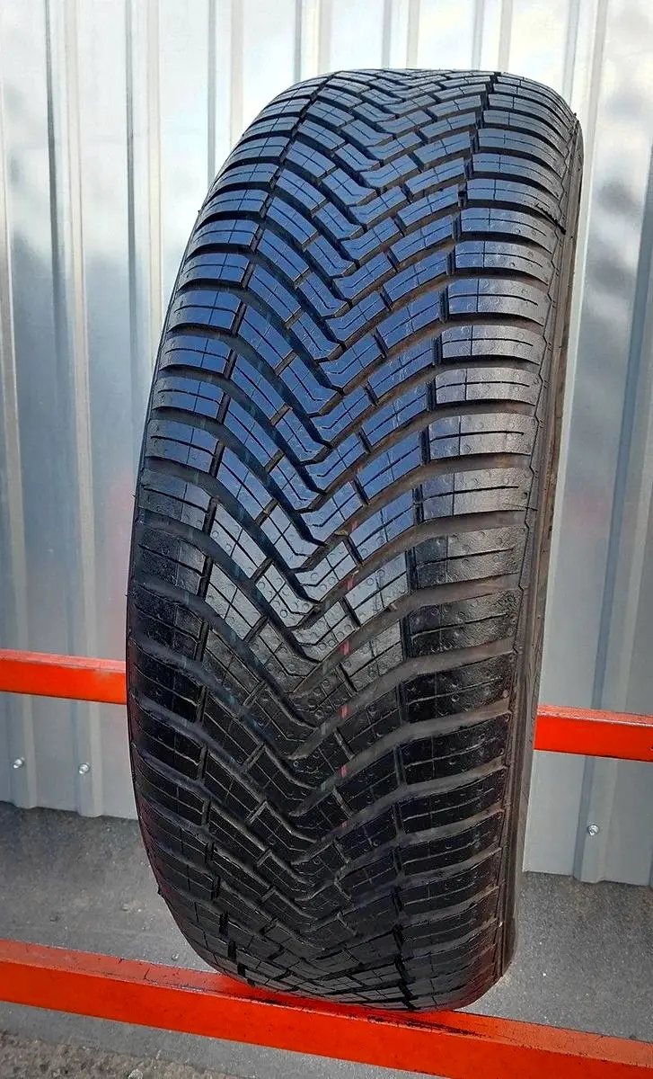 Б/у шина 235/35 R19 Continental AllSeasonContact