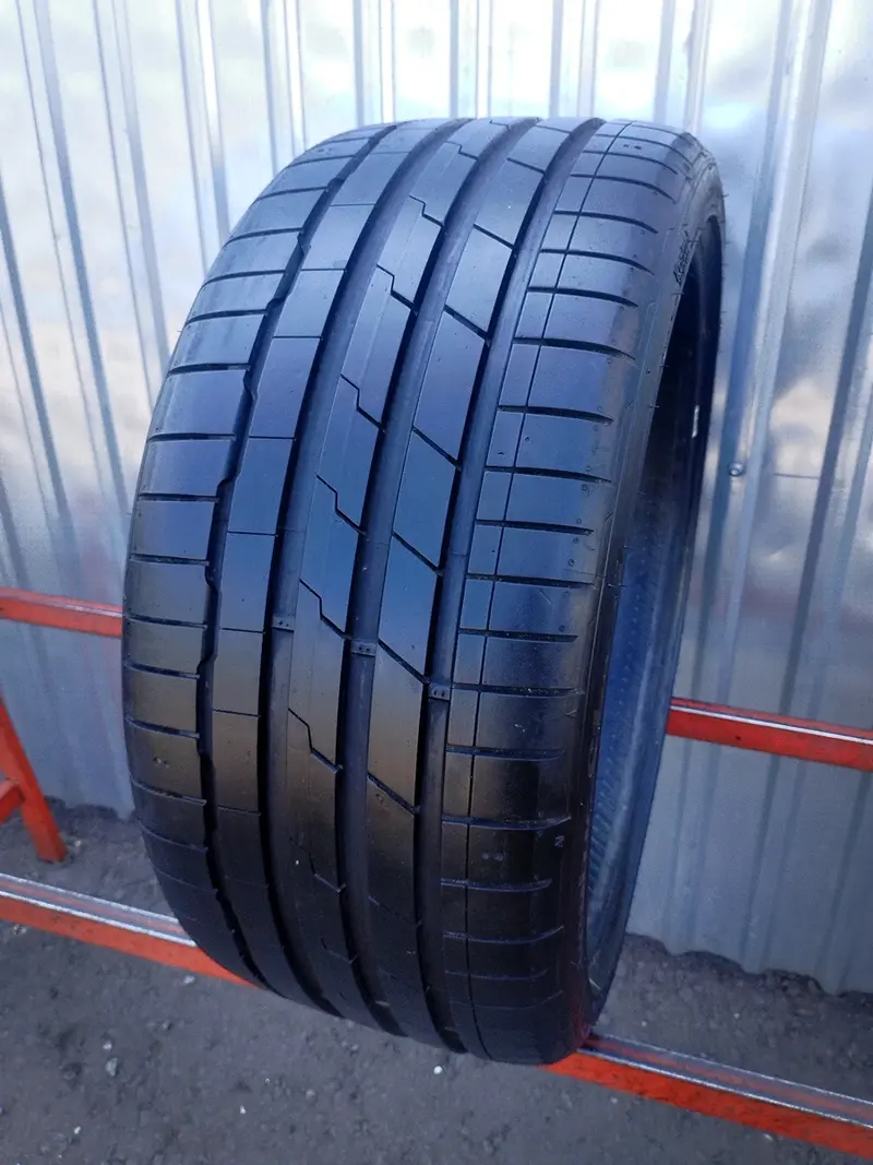 Б/у шина 235/35 R19 Hankook Ventus S1 Evo3 K127