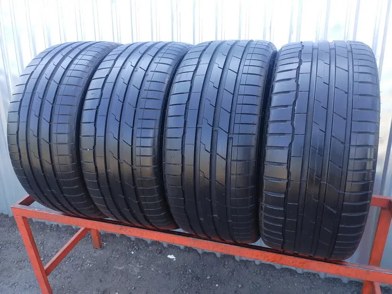 Комплект б/у шин 235/35 R19 Hankook Ventus S1 Evo3 K127