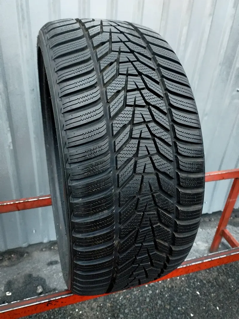 Б/у шина 235/35 R19 Hankook Winter I cept Evo3 W330