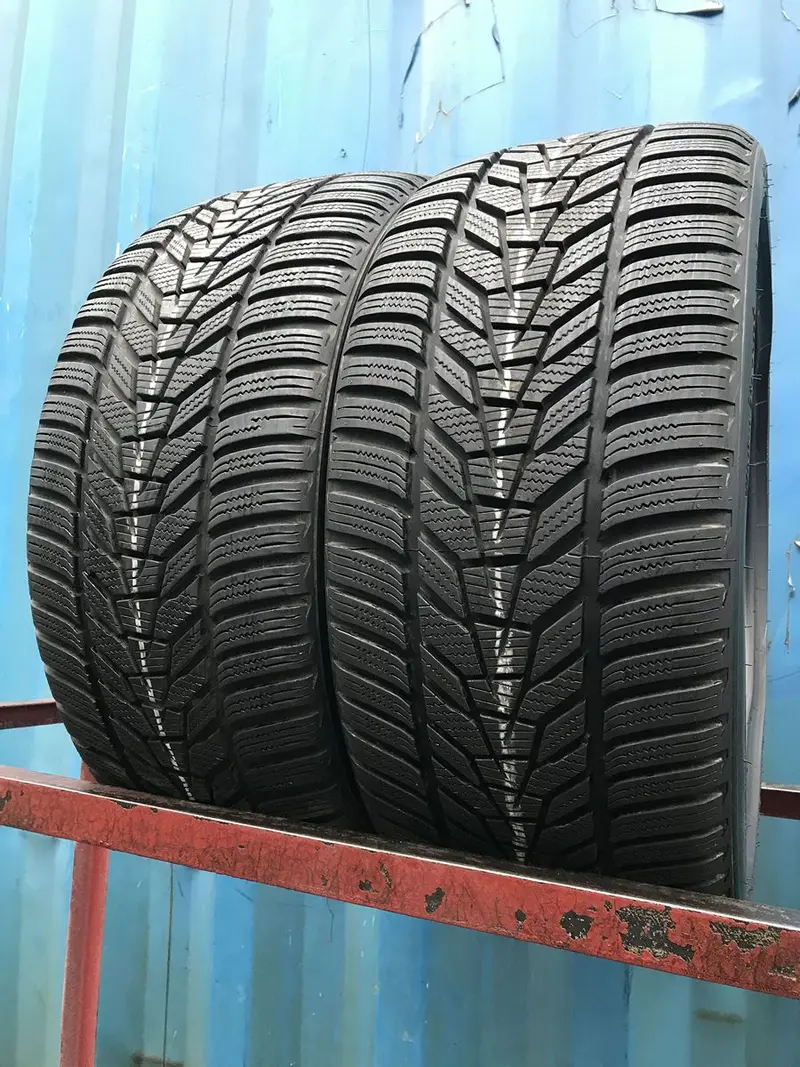 Пара б/у шин 235/35 R19 Hankook Winter I cept Evo3 W330
