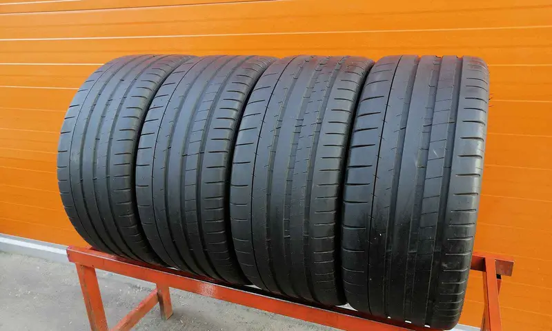 Комплект б/у шин 235/35 R19 Michelin Pilot Super Sport