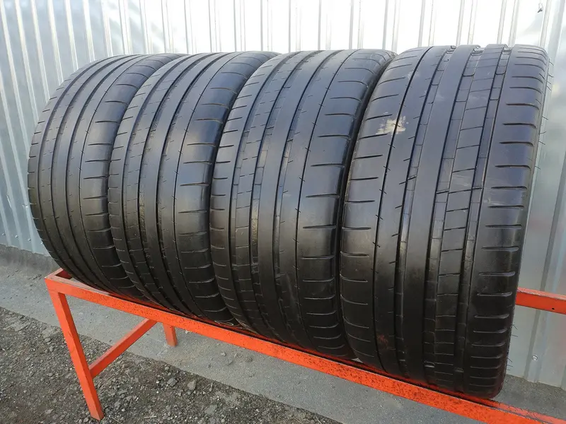 Комплект б/у шин 235/35 R19 Michelin Pilot Super Sport