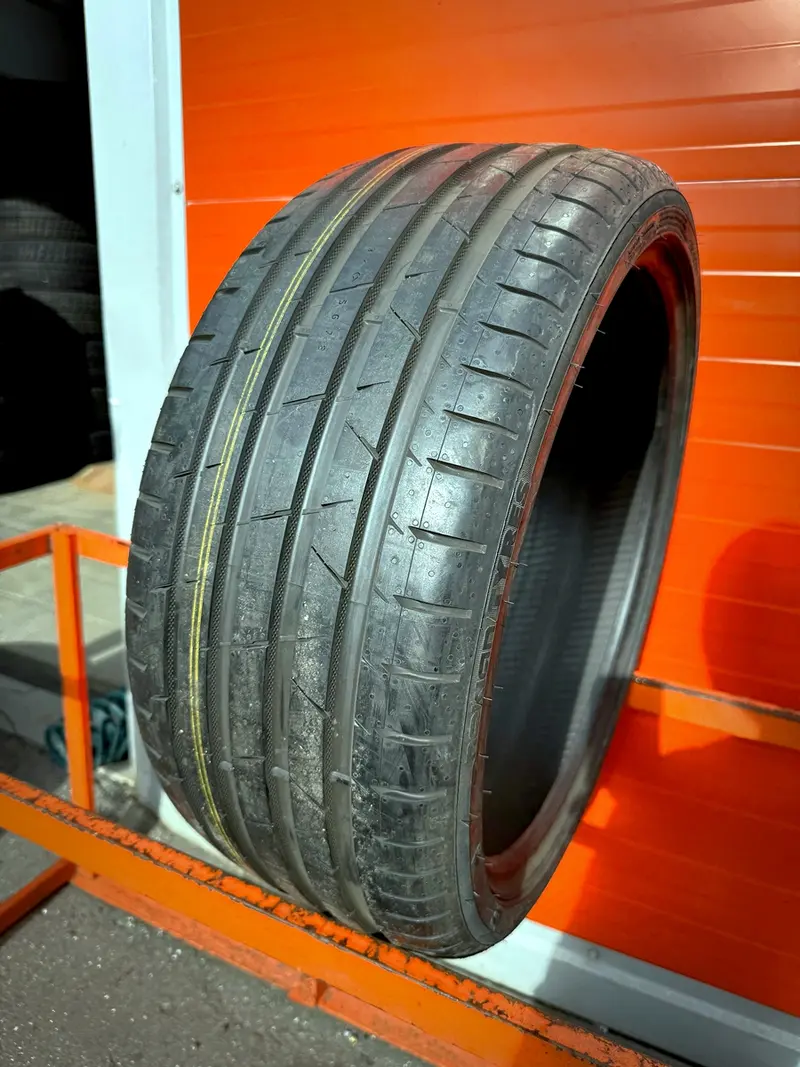 Новая шина 235/35 R19 Nokian Hakka Black 2, фото 1