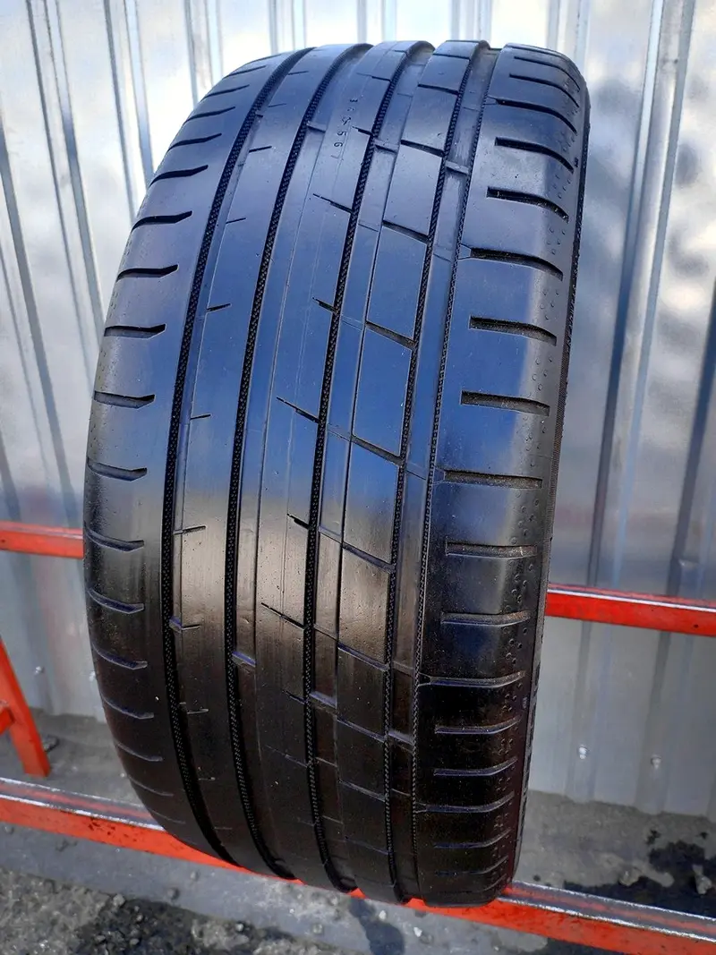 Б/у шина 235/35 R19 Nokian Powerproof