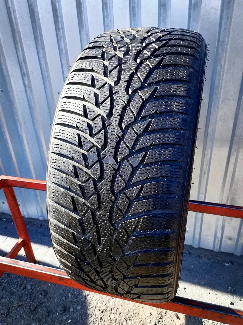 Б/у шина 235/35 R19 Nokian WR D4