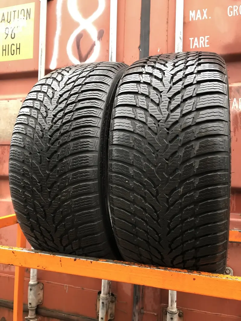 Пара б/у шин 235/35 R19 Nokian WR Snowproof