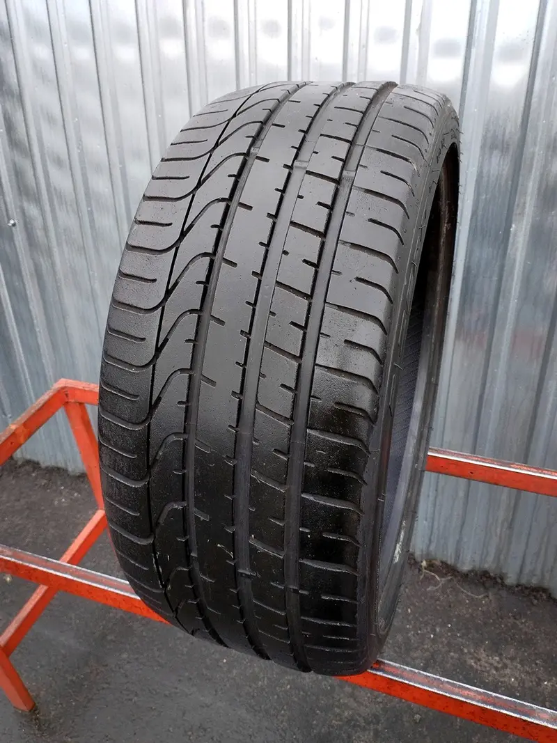 Б/у шина 235/35 R19 Pirelli P Zero