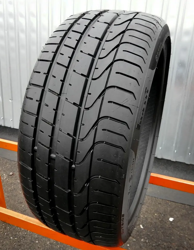 Б/у шина 235/35 R19 Pirelli P Zero, фото 1