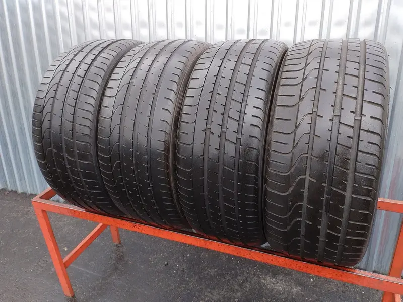 Комплект б/у шин 235/35 R19 Pirelli P Zero