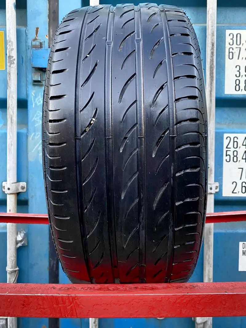 Б/у шина 235/35 R19 Pirelli P Zero Nero