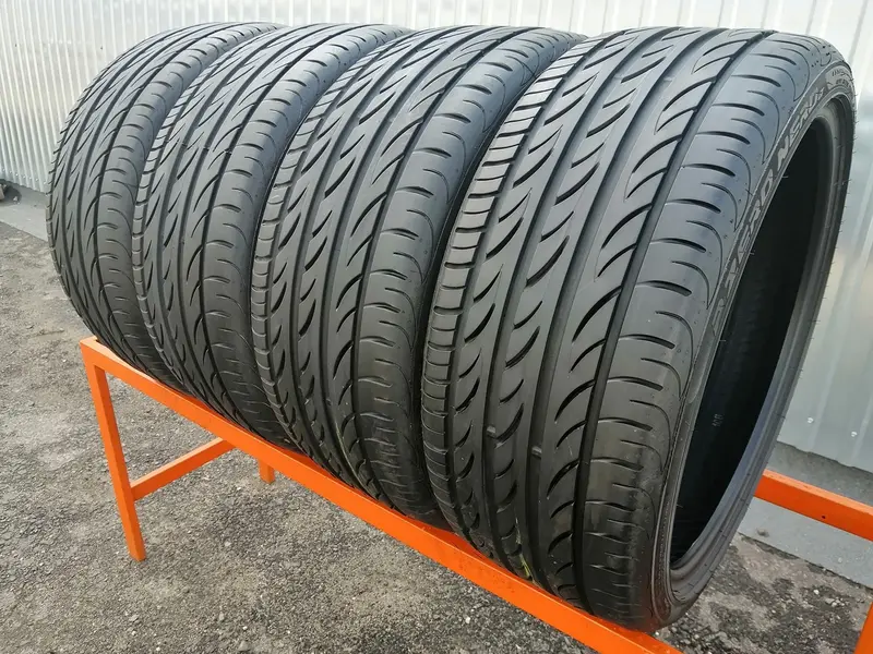 Комплект б/у шин 235/35 R19 Pirelli P Zero Nero GT