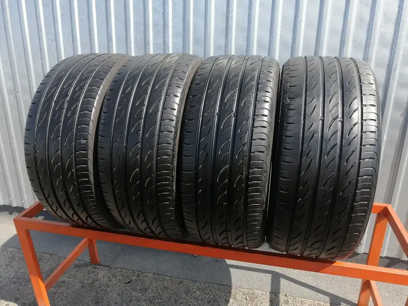 Комплект б/у шин 235/35 R19 Pirelli P Zero Nero