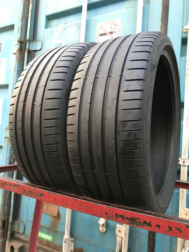 Пара б/у шин 235/35 R19 Pirelli P Zero PZ4, фото 1