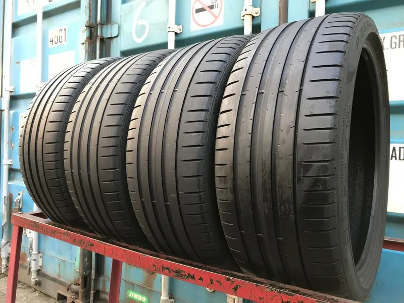 Комплект б/у шин 235/35 R19 Pirelli P Zero PZ4