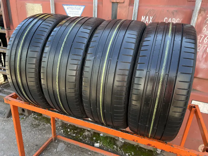 Комплект б/у шин 235/35 R19 Pirelli P Zero PZ4