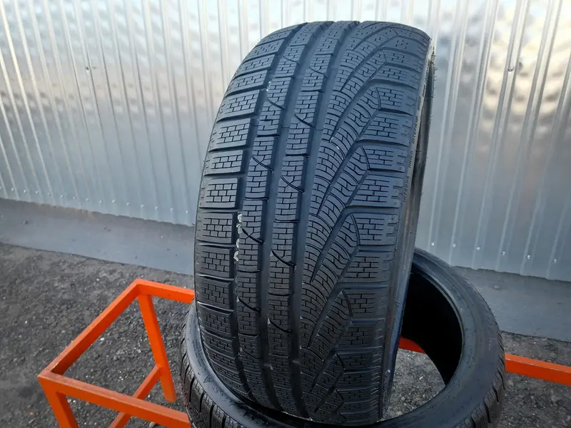 Б/у шина 235/35 R19 Pirelli Winter 240 Sottozero 2