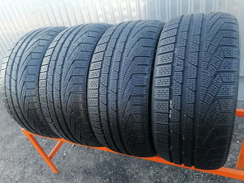 Комплект б/у шин 235/35 R19 Pirelli Winter 240 Sottozero 2