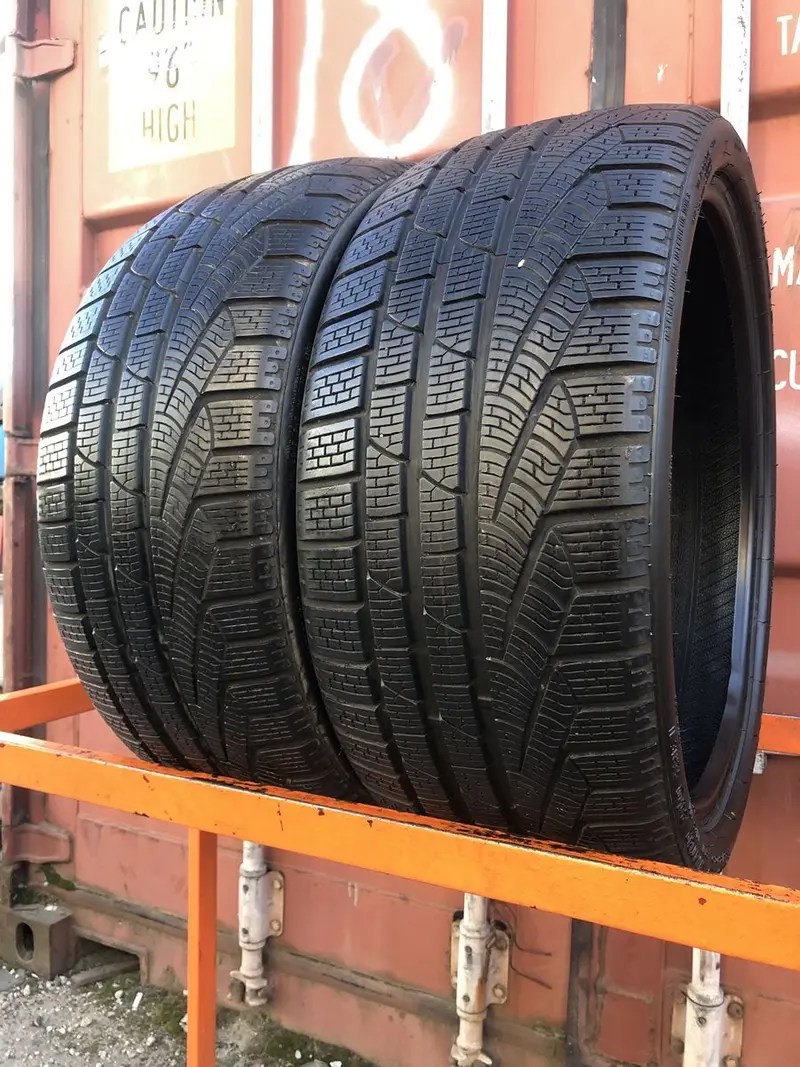 Пара б/у шин 235/35 R19 Pirelli Winter 240 Sottozero 2, фото 1