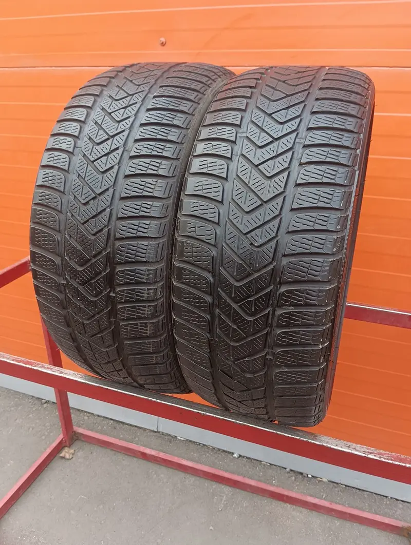 Пара б/у шин 235/35 R19 Pirelli Winter Sottozero 3