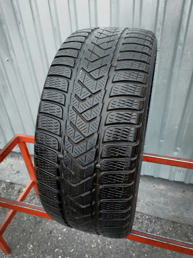 Б/у шина 235/35 R19 Pirelli Winter Sottozero 3