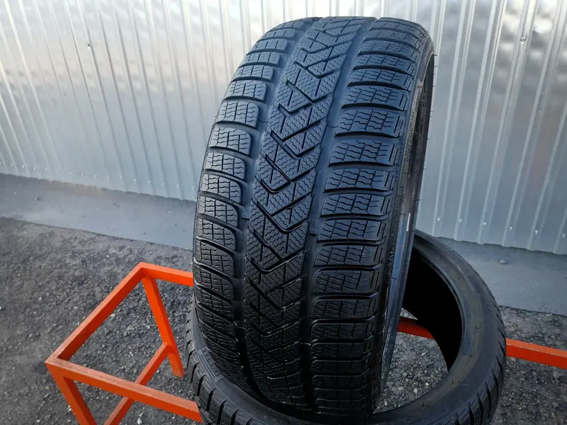 Б/у шина 235/35 R19 Pirelli Winter Sottozero 3, фото 1