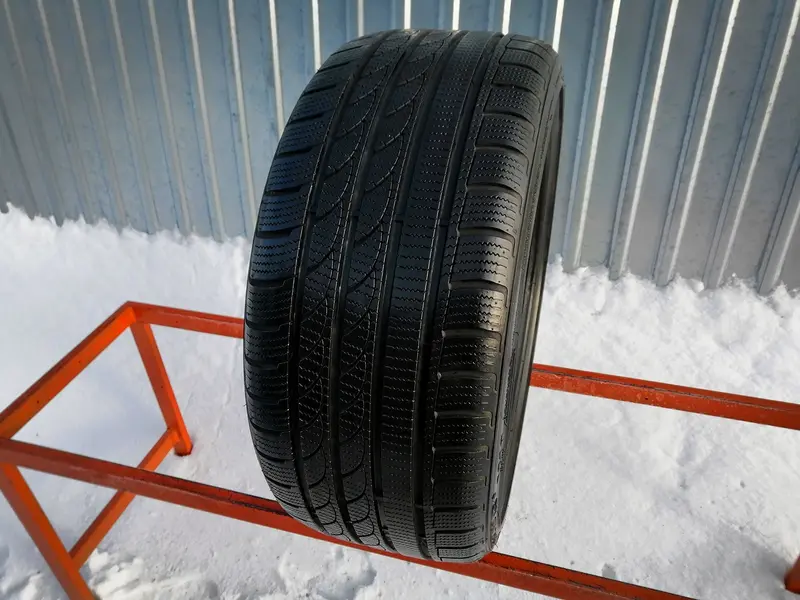 Б/у шина 235/35 R19 Rockstone S210 Ice Plus