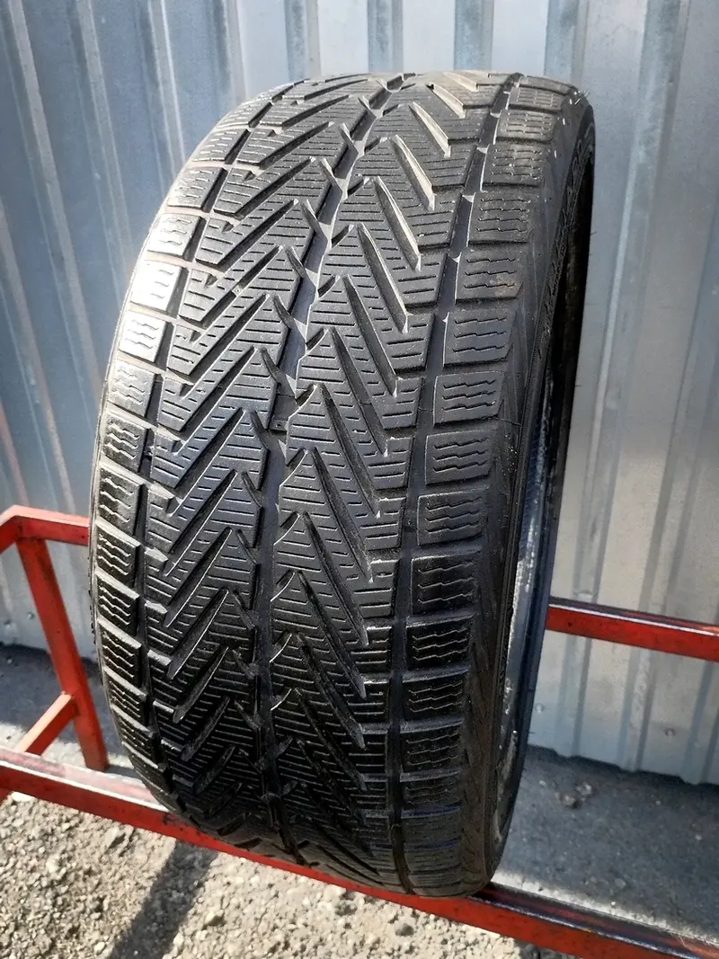 Б/у шина 235/35 R19 Vredestein Wintrac Xtreme