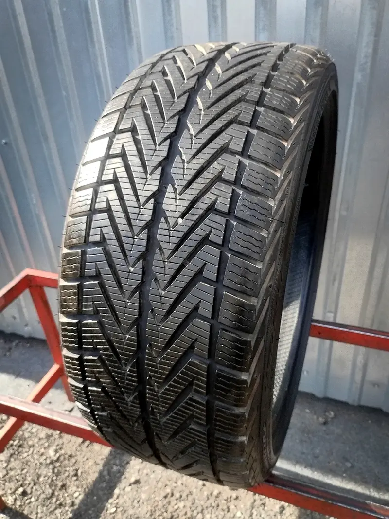 Б/у шина 235/35 R19 Vredestein Wintrac Xtreme