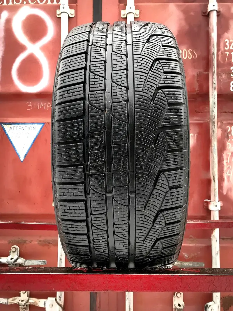 Б/у шина 235/35 R20 Pirelli Winter 240 Sottozero 2