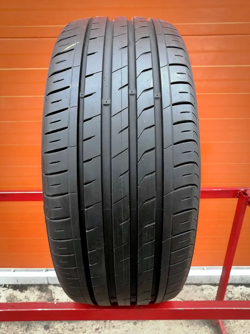 Б/у шина 235/40 R17 Nexen Nfera SU1