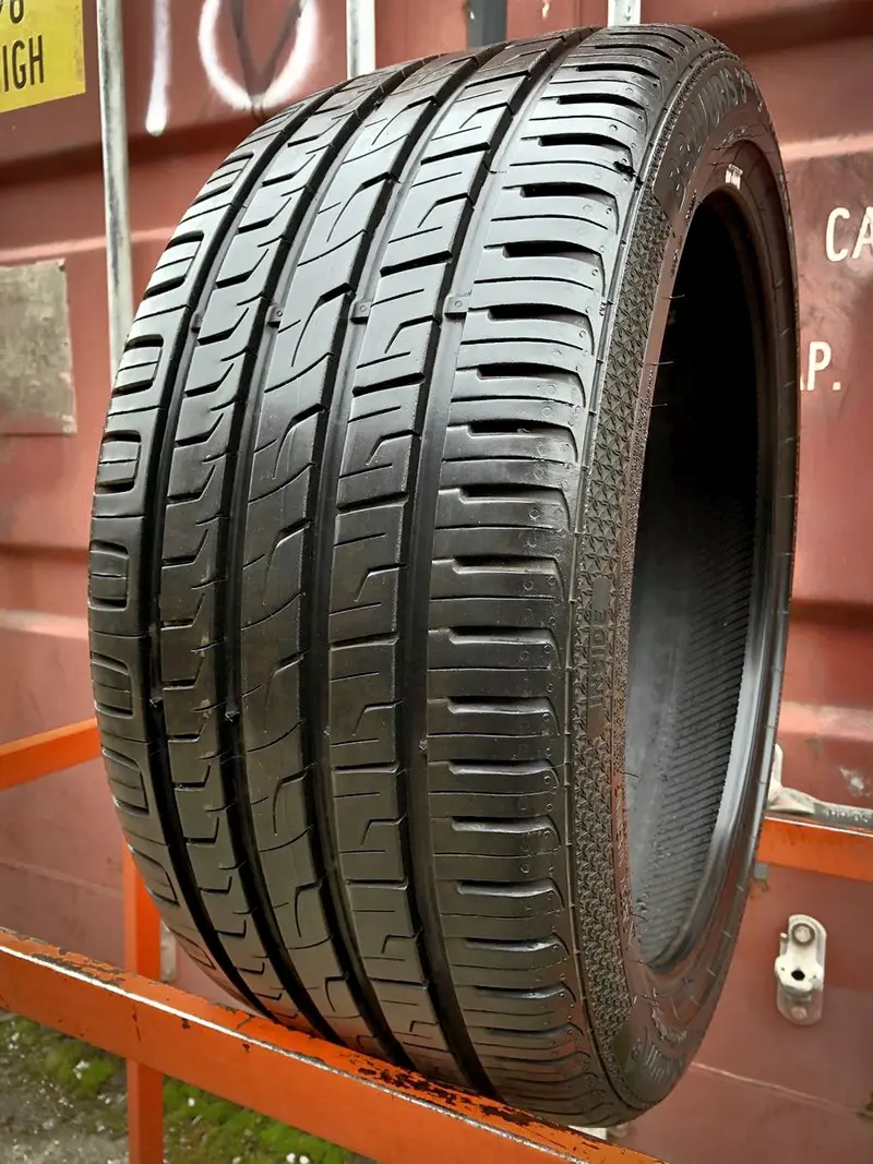 Б/у шина 235/40 R18 Barum Bravuris 3HM