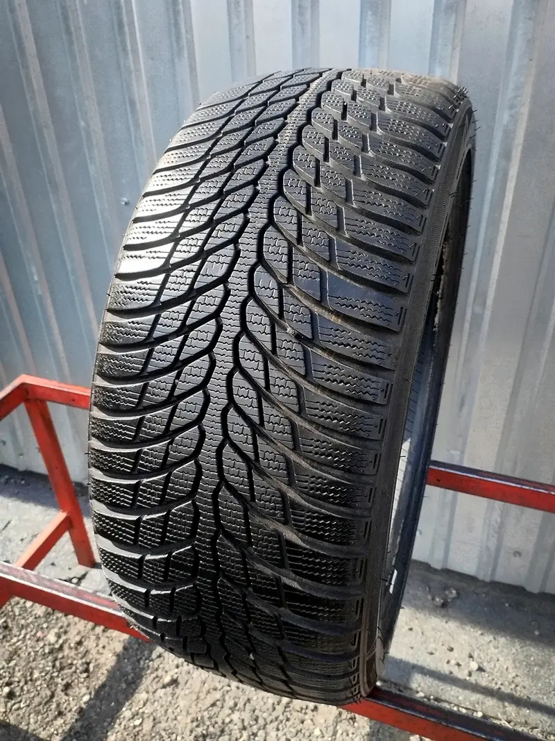 Б/у шина 235/40 R18 Bridgestone Blizzak LM-32S