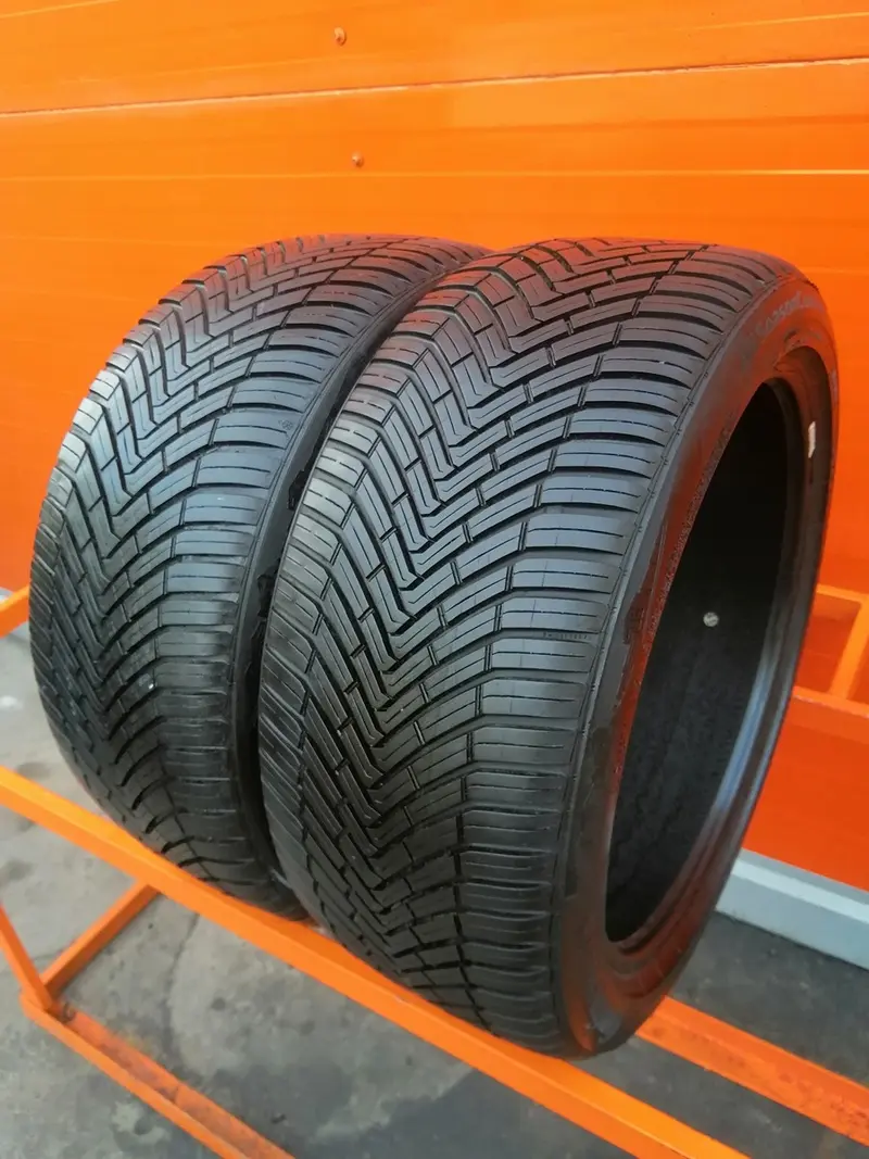 Пара б/у шин 235/40 R18 Continental AllSeasonContact