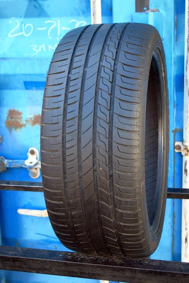 Б/у шина 235/40 R18 Deruibo RH65